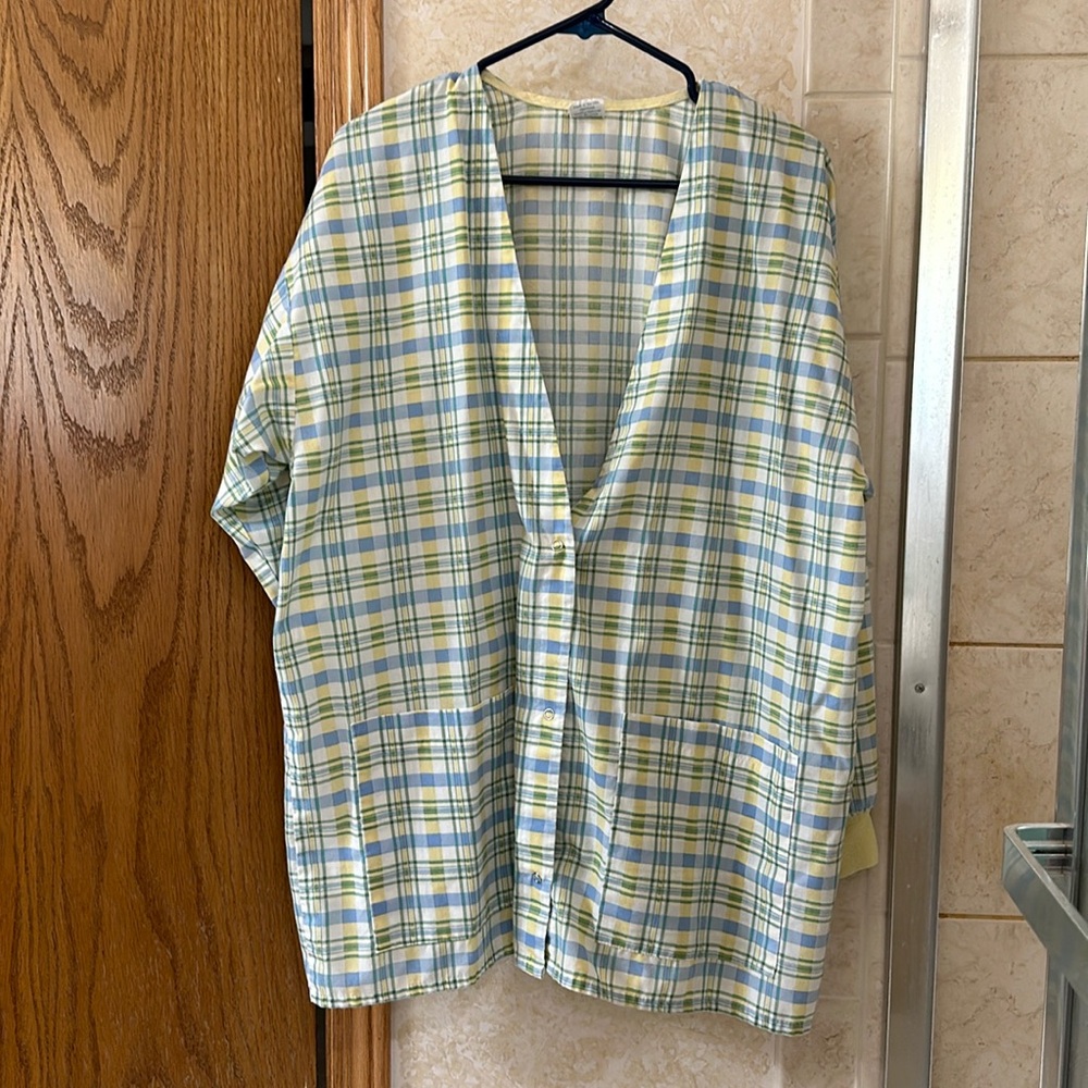 Multicolored scrub jacket